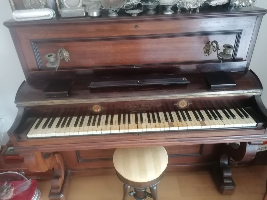 Piano vertical Henry Hertz