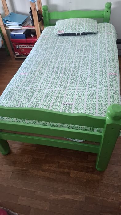 Vendo duas camas de Solteiro verde