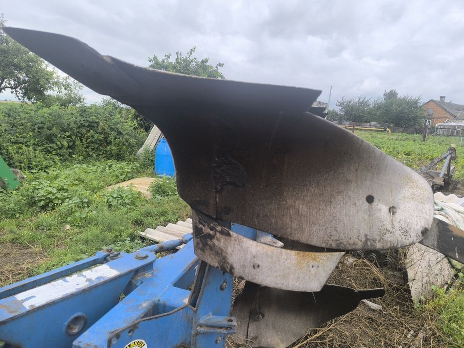 Продам плуг оборотний