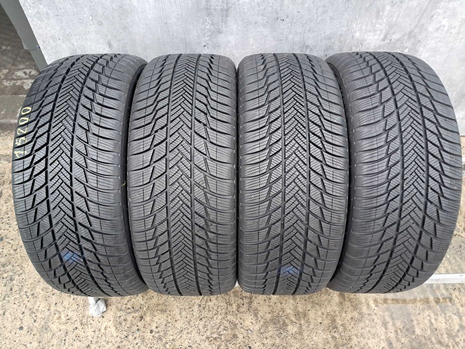 Резина зима 90% протектор Bridgestone 235/50 R19 LM001 MO