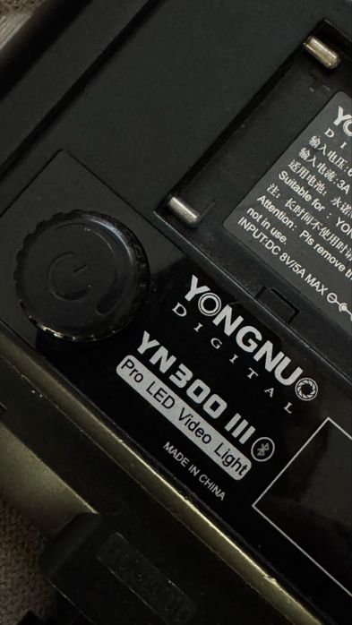 Світло Yongnuo YN-300 III