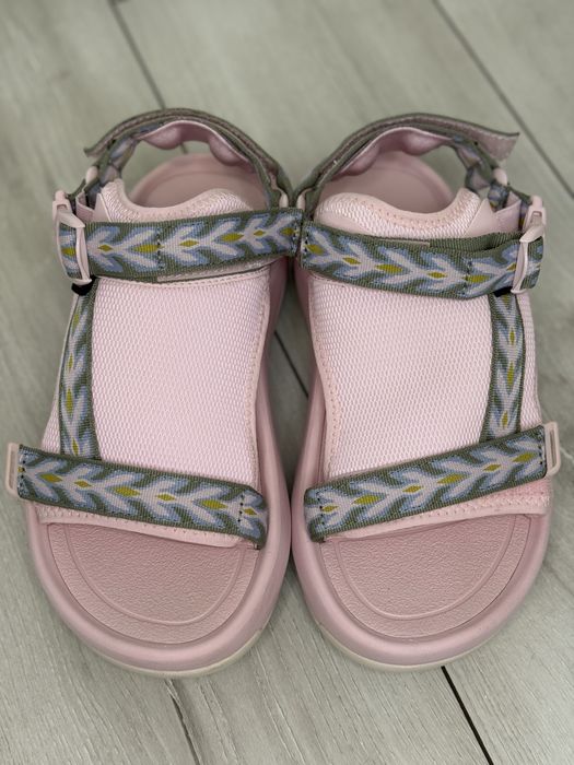 Сандалі TEVA 39,5 розм