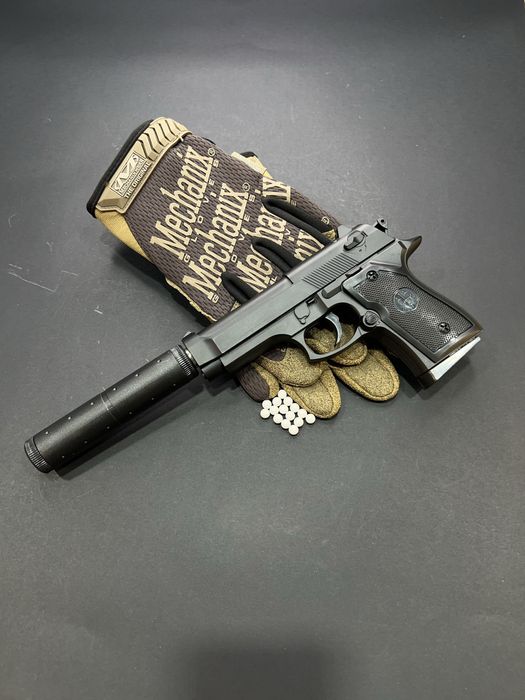 Металевий пістолет Берета з глушником - модель V1 (іграшка)