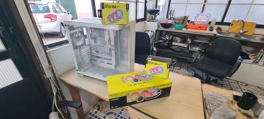 Refrigeração Líquida Corsair iCUE LINK TITAN 360 RX LCD 360mm 3 Ventoinhas RGB