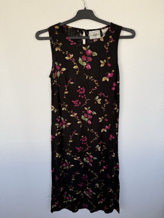Vestido preto floral sem mangas – estilo casual/elegante