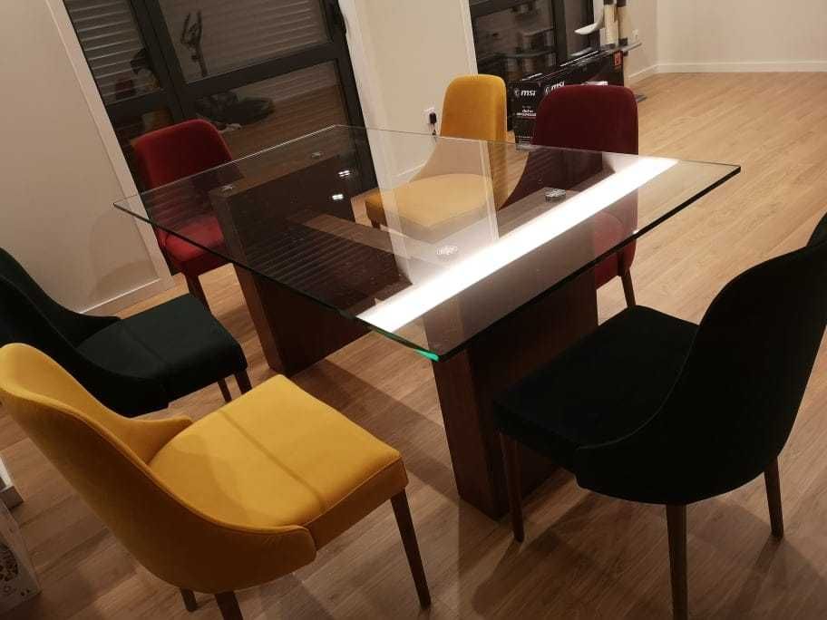 Mesa de Jantar vidro temperado e madeira nogueira
