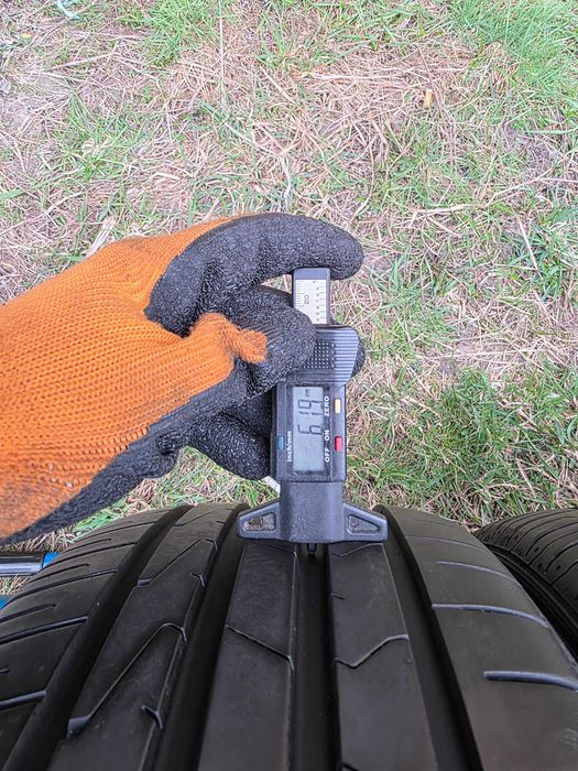 Opony letnie klasy średniej HANKOOK 215/45/16 ok. 6 mm 2021 r.