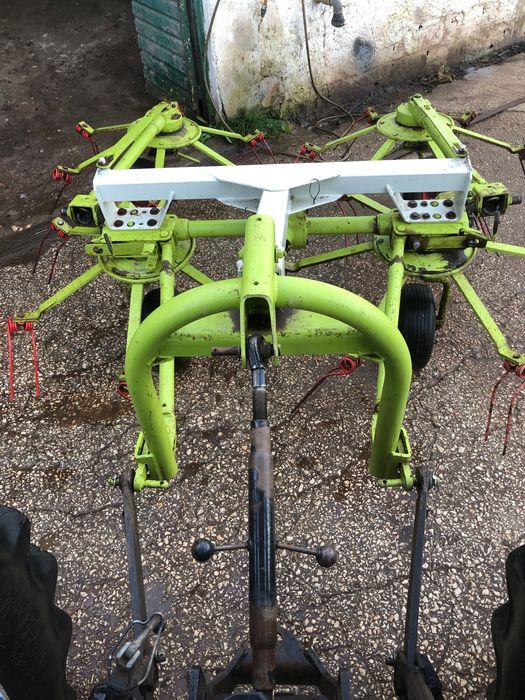 Espalhador de erva Claas