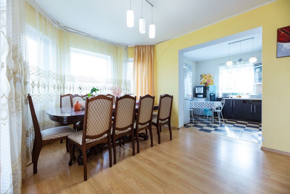 Без% Продається двоповерховий чотирикімнатний будинок дім, Лебедівка.