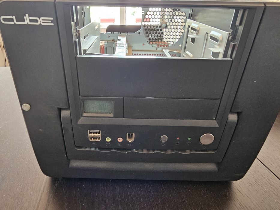 Vendo caixa de PC Cube para board micro Atx64739895984002123