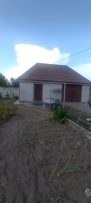 Продається будинок в мальовничому куточку с.Левків.