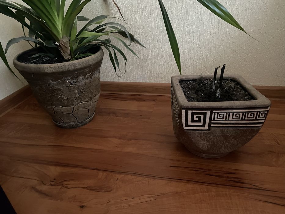 Глиняні горщики під  вазони