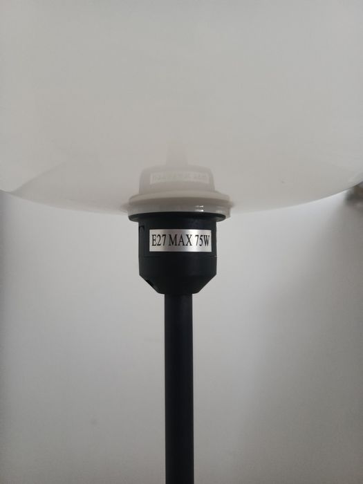 Lampa stołowa lub podłogowa