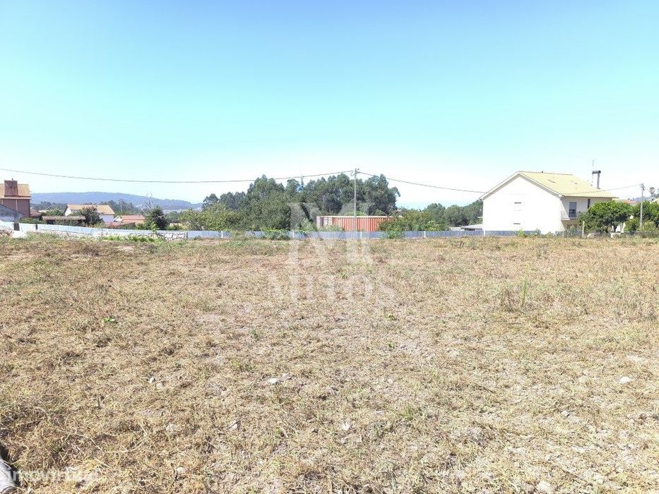 Terreno em zona de construção para venda em Alvarães - Viana do Cas...