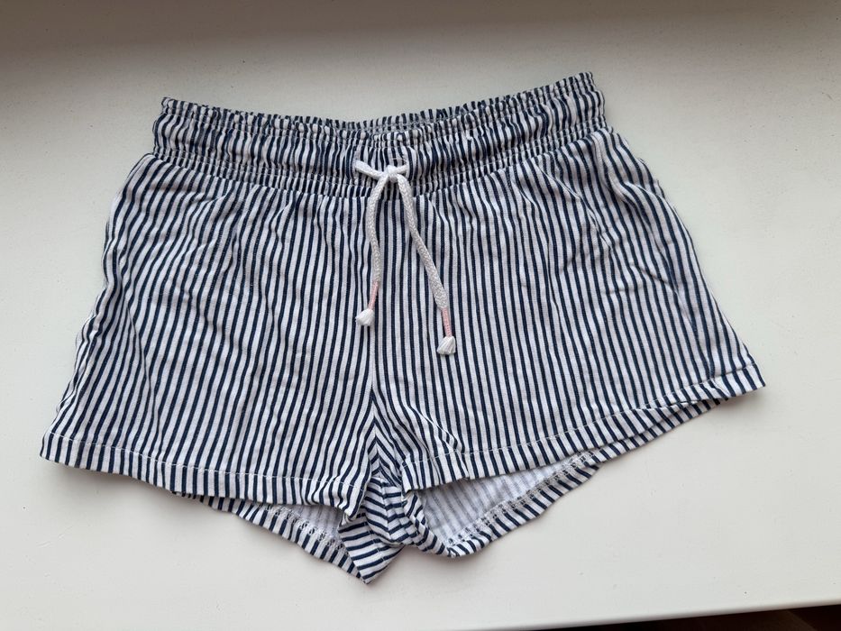 Легенькі шортики H&M