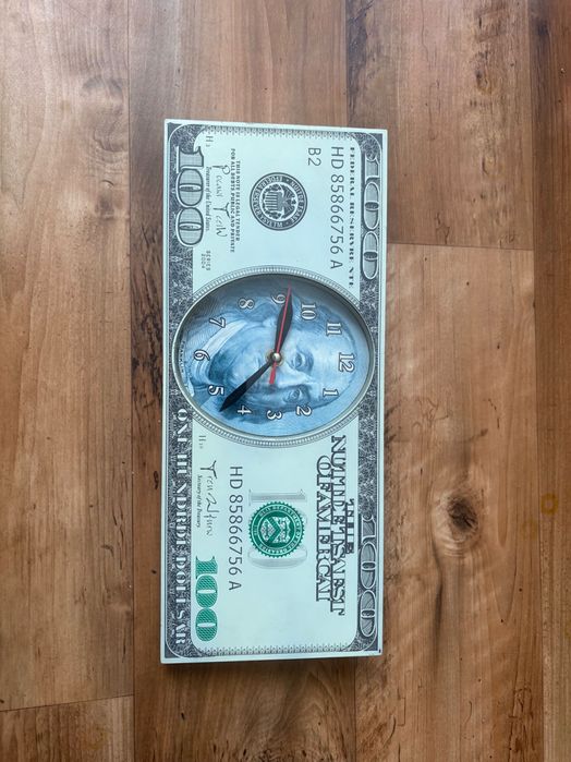 Часы настенные доллар