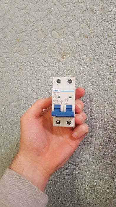 Защитный автомат Chint DC 25A 500V для солнечных панелей (батарей)