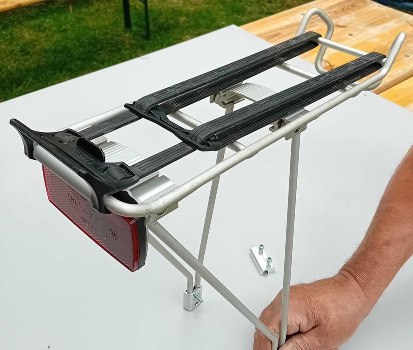 Solidny niemiecki bagażnik rowerowy tylny aluminiowy z gumami / NOWY /
