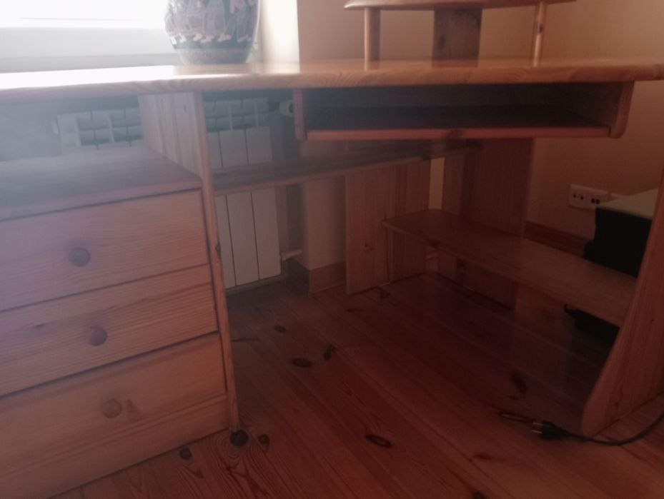 Drewniane,sosnowe biurko