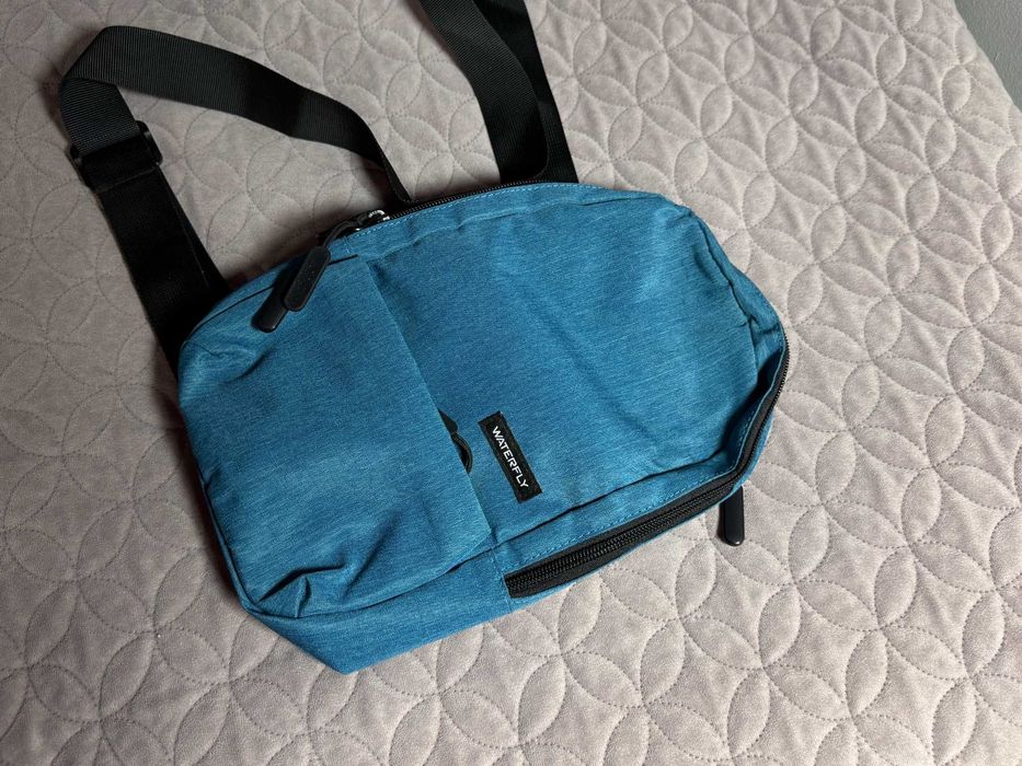 Smukły plecak na ramię do noszenia przód/ tył lewy/ prawy