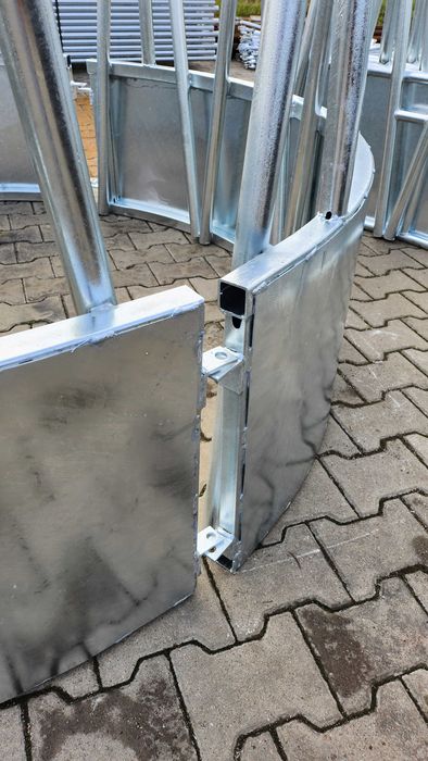 Pasnik 12 stanowiskowy mocny 165 kg na bele dla bydła, karmnik kosz