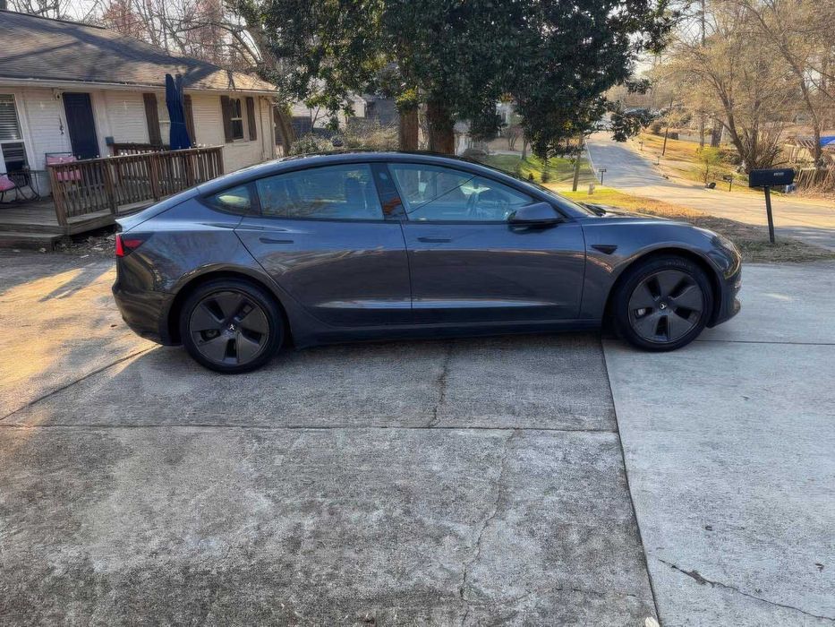 Tesla Model 3 Long Range      2022
