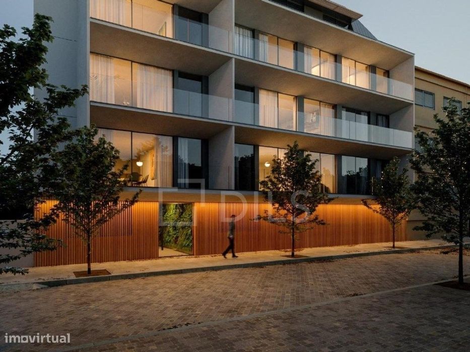 Apartamento T2 com varanda e garagem