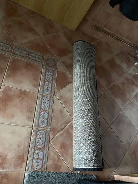 Carpete tapete preto pelo medio