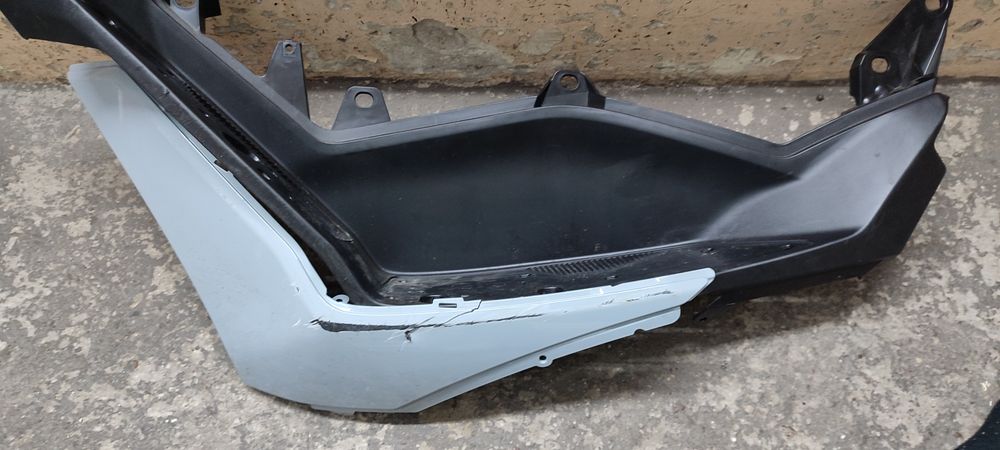 YAMAHA N-MAX NMAX 125 cm 25r+ podłoga Lewa podest Owiewka Bok NEW