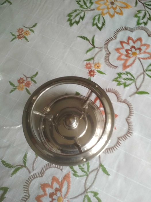 Lamparina antiga em metal prateado