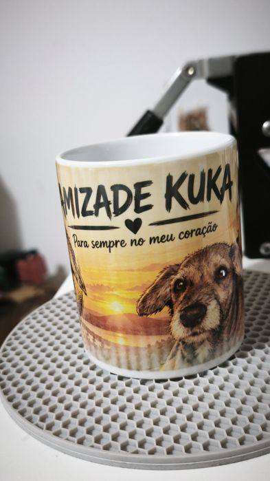Canecas e azulejos personalizados a gosto