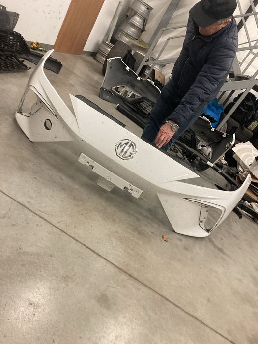 Zderzak przedni przód MG MG4 EV caly nie połamany