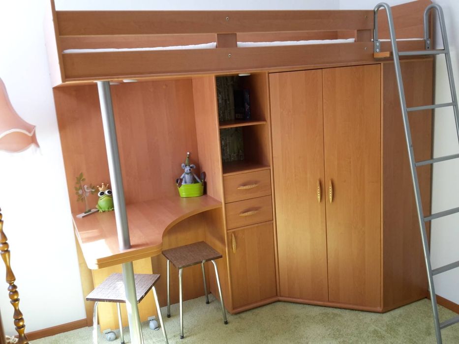 Łóżko na antresoli z biurkiem