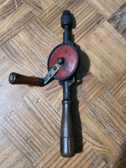 Máquina de furar manual antiga