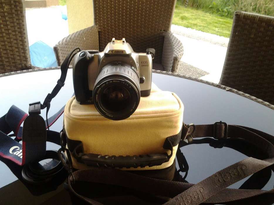 Canon EOS 3000v