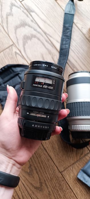 Цифрова камера  Pentax K10 D з трьома лінзами