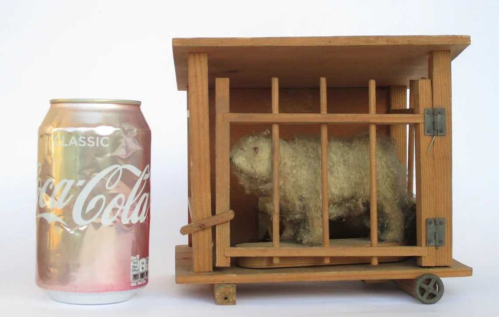 Antigo brinquedo Jaula com Urso