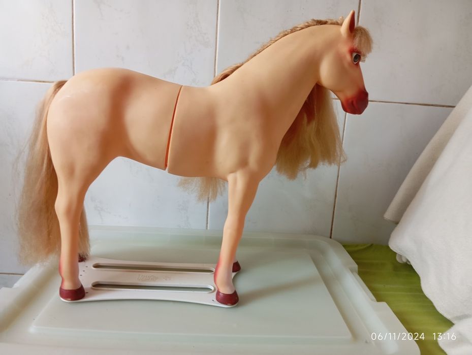 2 Nancys e cavalo vários Tudo 20€.