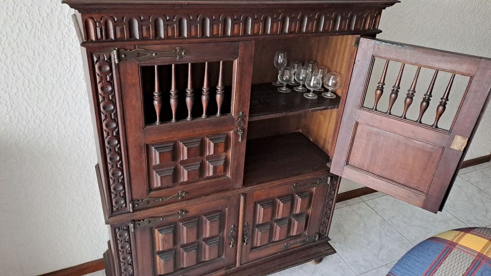 Cristaleira/ aparador de sala