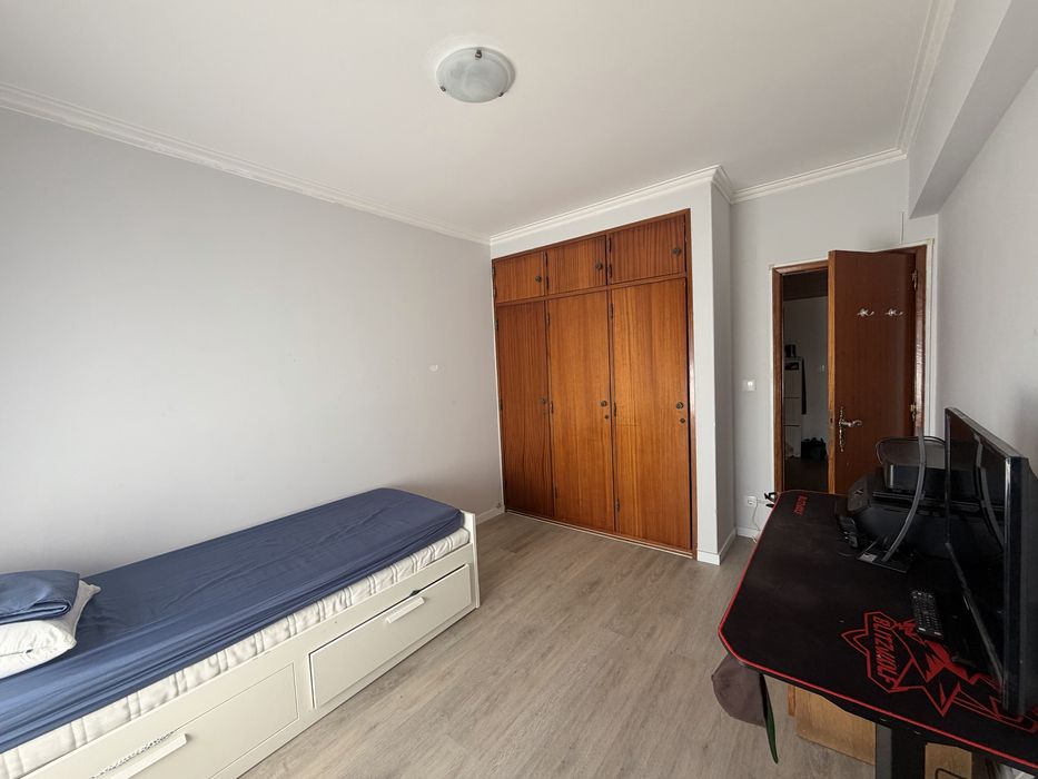 Alugo quarto 11m2 Rio de Mouro