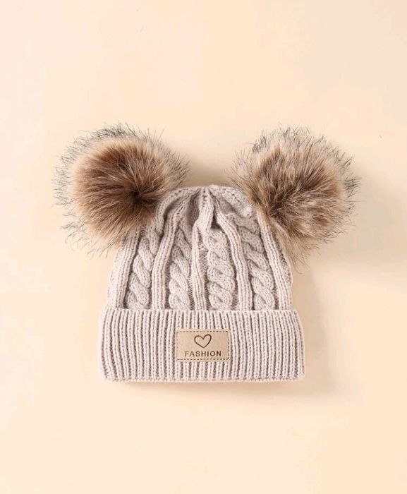 Czapka zimowa z pomponami w kolorze beżowym 1,5 roku - 3 lata