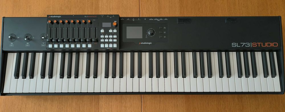 Teclado controlador e pedaleira de efeitos e looper Voicelive 3 extrem