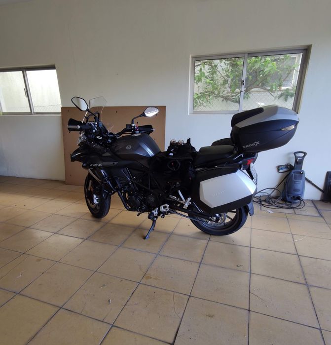 Benelli TRK 502 com extras