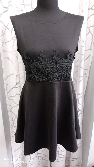 Czarna sukienka z koronką
