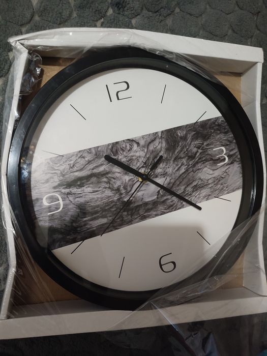 Настінний годинник