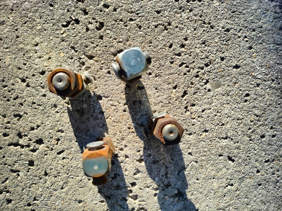 Zawiasy do bramy wjazdowej itp.