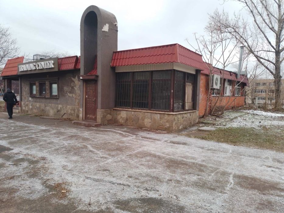 Здається в оренду приміщення по червоній лінії.