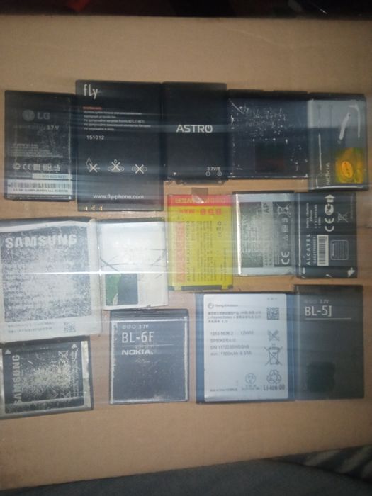 Аккумуляторные батареи для кнопочных телефонов.