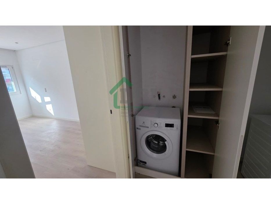 T1 Novo - condomínio c/piscina!