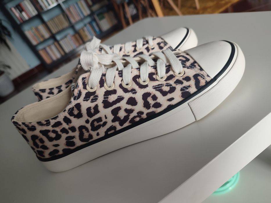 Tênis leopardo a estrear